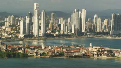 La ville à l'entrée du canal de Panama