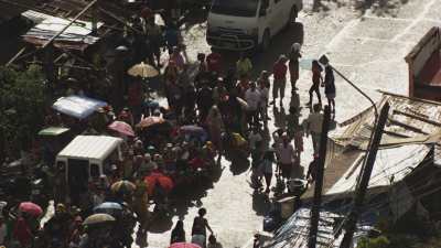 Tacloban en ruines après le passage du  typhon Haiyan