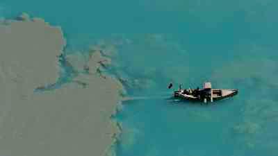 Transports, bateaux et camions autour du lac Attabad
