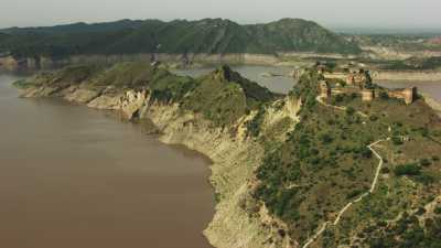 Fort Ramkot et le lac Mangla