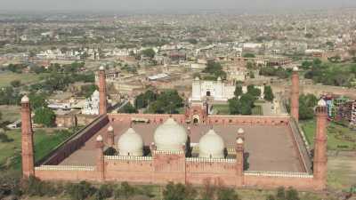 Mosquée Badshahi, Shah Burj Quadrangle
