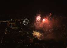 Feu d'Artifice sur la Tour Eiffel qui scintille