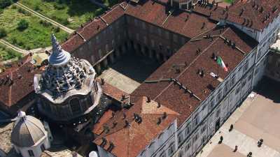 La ville traversée par le Pô et ses monuments