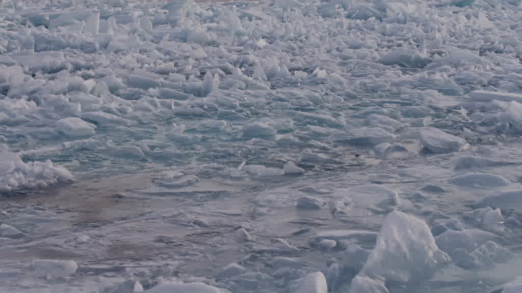 Le lac Baïkal à la fin de l'hiver