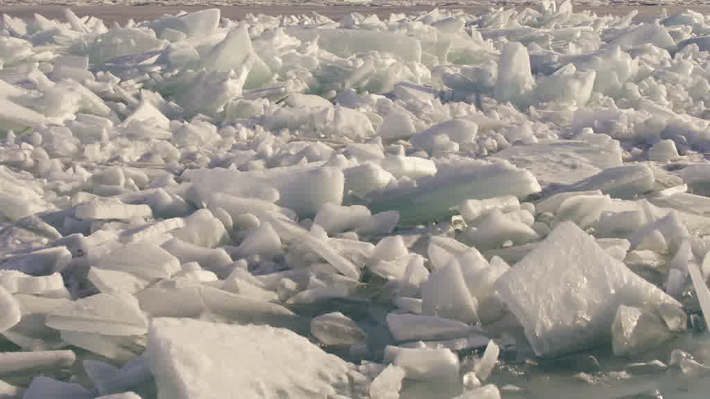 Le lac Baïkal à la fin de l'hiver