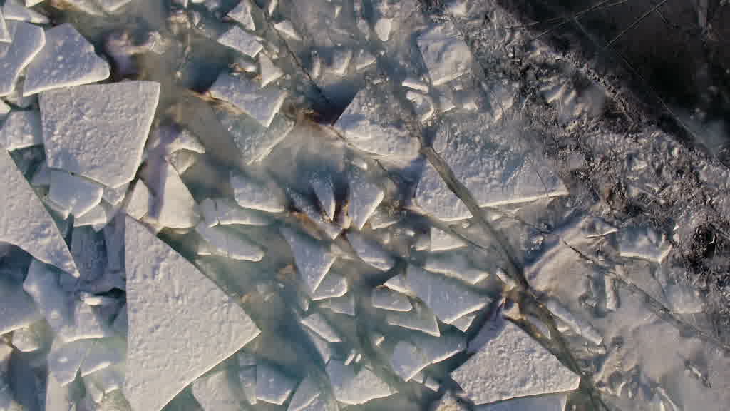 Le lac Baïkal à la fin de l'hiver