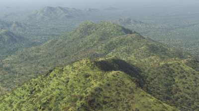 Les collines vertes du Jebel Logotafian, près de la frontière kenyane