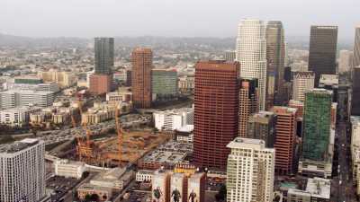 Gratte-ciels et avenue de Los Angeles