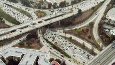 Echangeurs et trafic routier à Los Angeles
