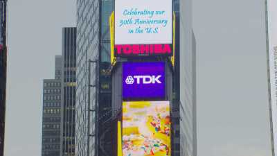 Images au sol de  Times Square, des écrans publicitaires