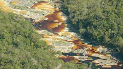 Rivière dans le parc national Canaima