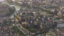 Travelling de Notre-Dame vers le Grand Palais