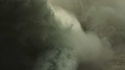 Spectaculaire lâcher des eaux du barrage de Xiaolangdi
