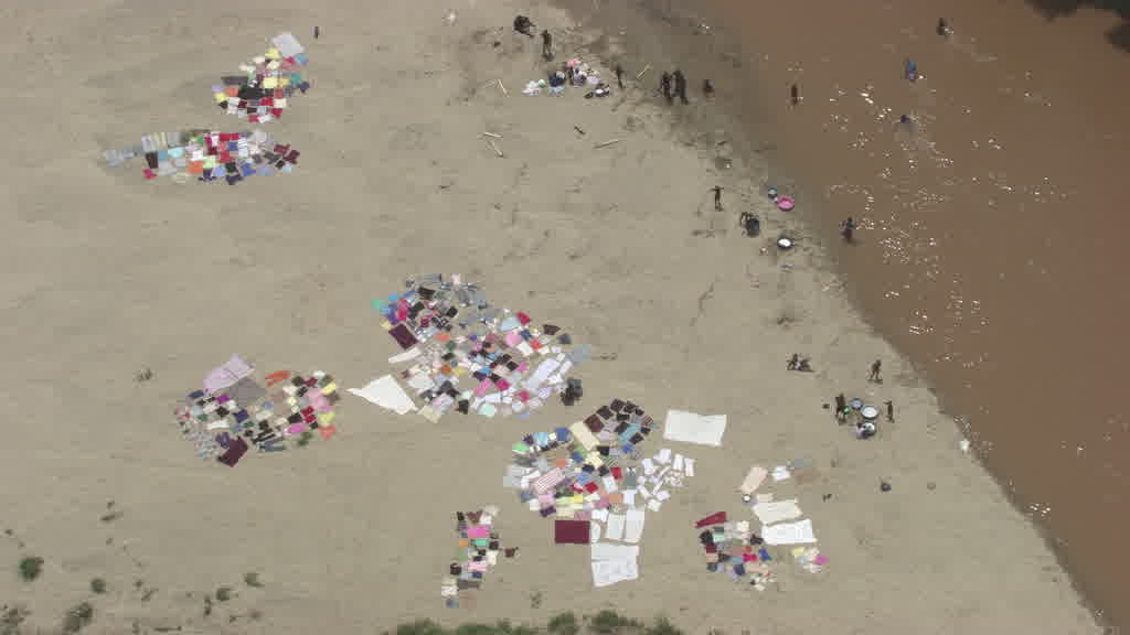 Séchage du linge sur la rivière entre Haiti et la République Dominicaine