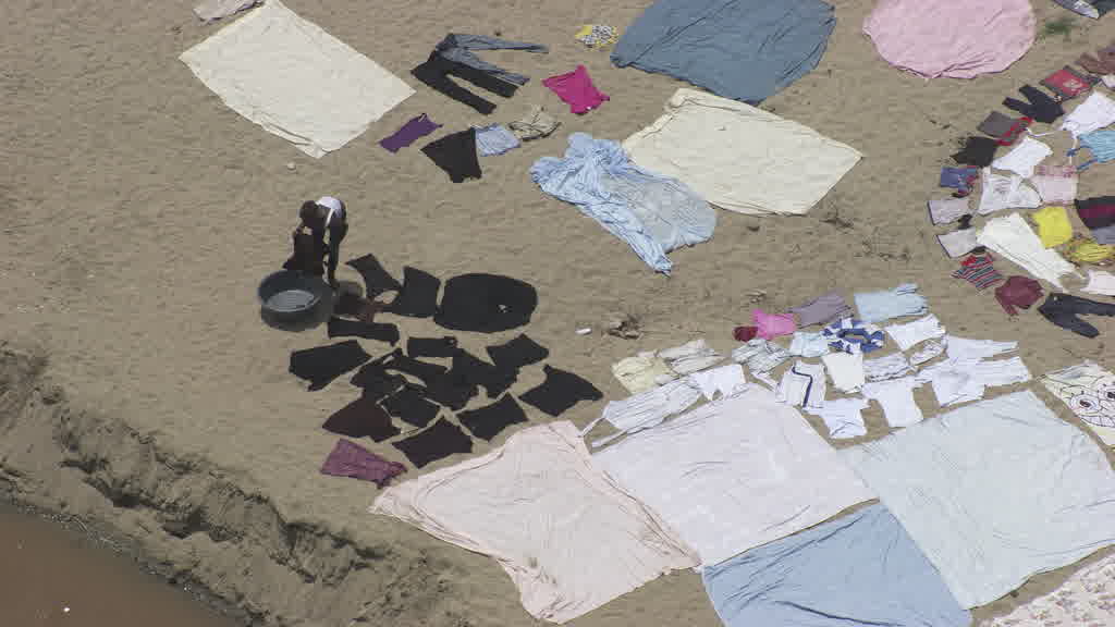 Séchage du linge sur la rivière entre Haiti et la République Dominicaine