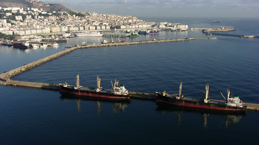 Alger en venant de la mer