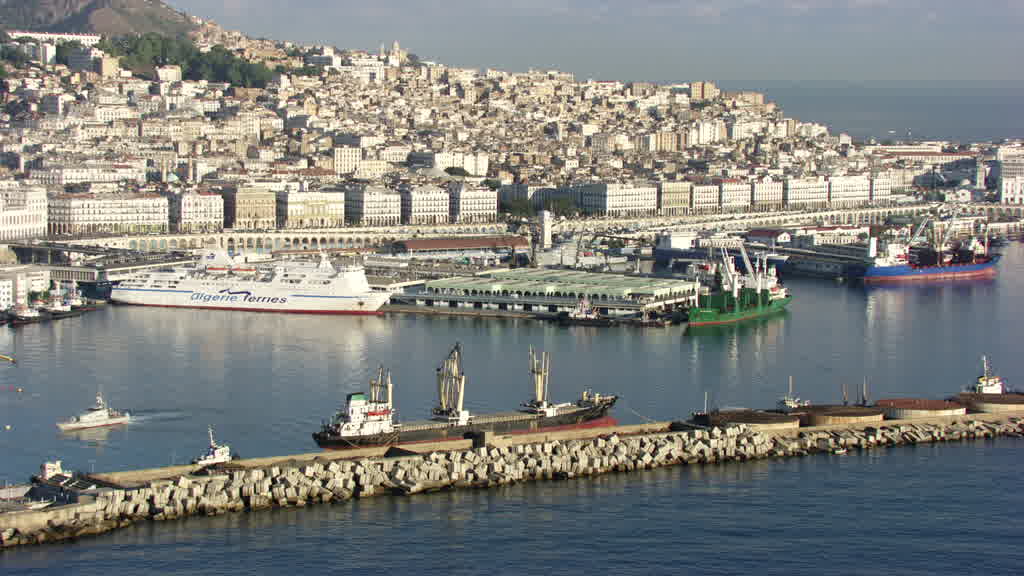 Alger en venant de la mer