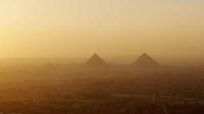Pyramides - Site archéologique de Gizeh  dans le couchant