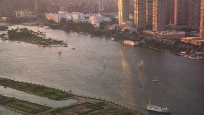 Le Caire - Les berges du Nil, la ville et des voiliers au soleil couchant