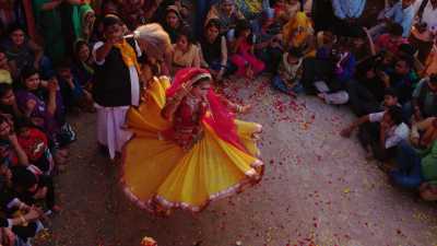 Holi, gros plans sur les danseurs