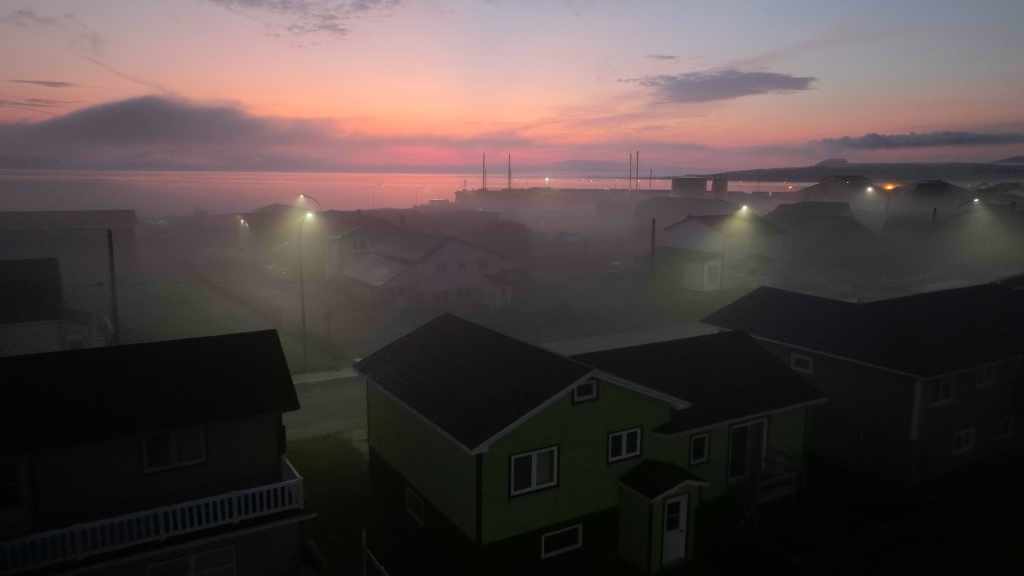 Petit matin rougeoyant sur Miquelon