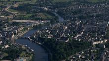 La ville traversée par la Mayenne